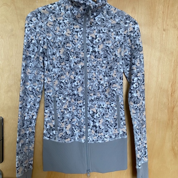 Lululemon sweater - Picture 5 of 8